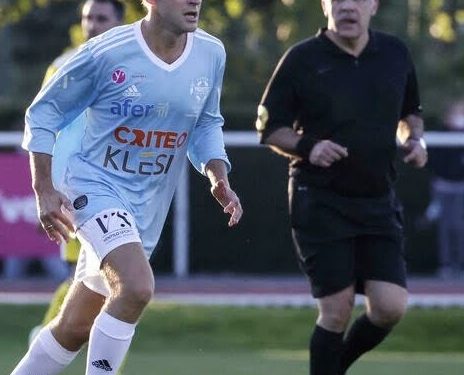 France : Emmanuel Macron marque un but dans un match de football (vidéo)