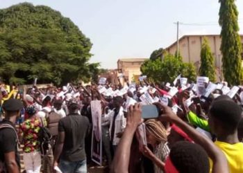 Marche pacifique à Parakou : « Il faut que justice soit faite pour Eloi Dogo pour le bonheur de la jeunesse et la lutte contre la vindicte populaire », revendication de l’Uneup et de la Fneup.