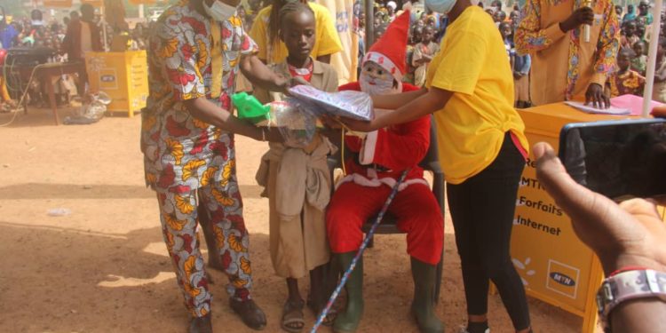 Y’ello Christmas In Schools : La fondation MTN à Natitingou.