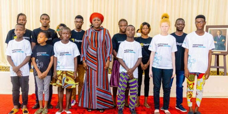 Unicef Bénin /Relai de plaidoyer: Remise des 12 lettres de plaidoyers à Mariam Chabi Talata