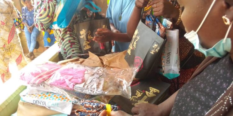 Initiative Noël de coeur avec les enfants : L’Association Élite Atacora d’Ella Wama aux côtés des enfants de l’hôpital Saint Jean de Dieu de Tanguieta.