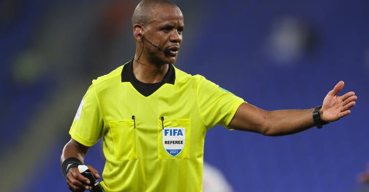 CAN 2022 : L’arbitre Janny Sikazwe était victime d’insolation selon le patron des arbitres africains.