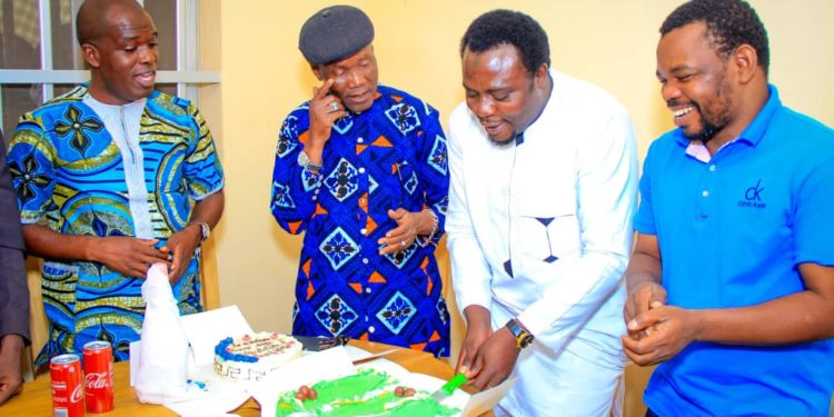 L’équipe de Le Parakois célèbre ses deux ans d’existence.