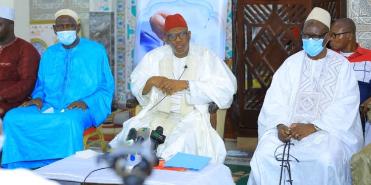 2ème édition de la Wadzifa Internationale : Les sommités de la Tidjaniya autour de Cheick Moustapha Sonta pour prier pour la paix.