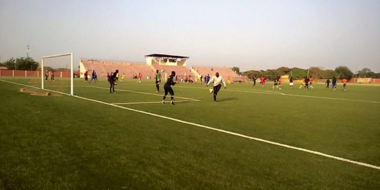 Football/Ligue pro suite : Les présidents de clubs menacent de boycotter la compétition.