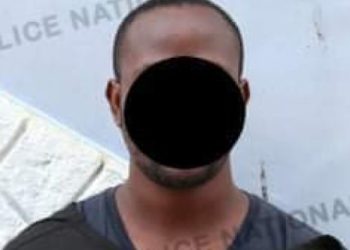 Bénin – Justice : Un agent de sécurité condamné à 15 ans de prison pour avoir assassiné sa mère. (Voici ce dont il l’accusait).
