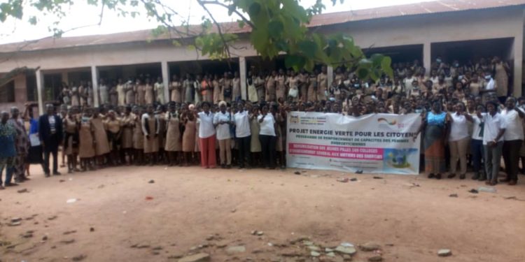 BORGOU/ ÉNERGIE: Les jeunes filles des collèges et lycées sensibilisées aux métiers des énergies par le ministère de Jean Claude Houssou
