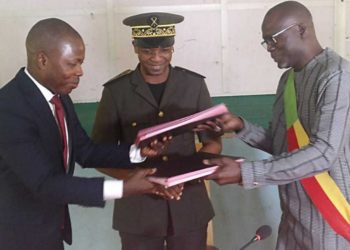 Bénin – Réforme de la décentralisation : Le SE Hyacinthe Elegbede accueilli dans un océan de dossiers opaques.