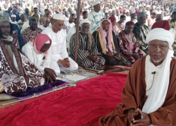 Parakou – Aïd El Kebir : Le préfet Djibril Mama Cissé et Adamou Mama Sambo ont communié avec les fidèles de la place idi de Zongo.