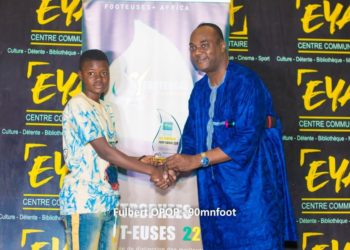 1ère édition des « trophées Foot-euses 229 » : Romance Vinakpon célèbre le football féminin.