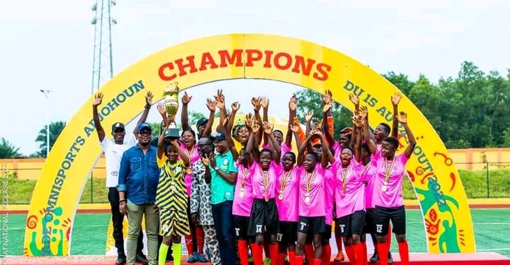 Handball – Championnat Scolaire Édition 2022 : Le CEG Pobè termine à la première place.