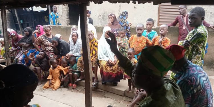 Politique -Remobilisation des structures de base: Elhadj Nadjibh Chabi-Baraka au contact des militants du parti “Les Démocrates ” dans la 8è CE.