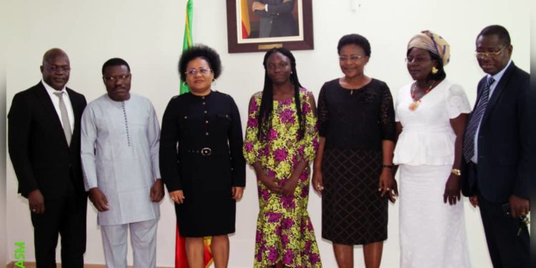 Éducation-Baccalaureat 2022 : Laurence Gbayé Evania la première reçue par les membres du gouvernement .