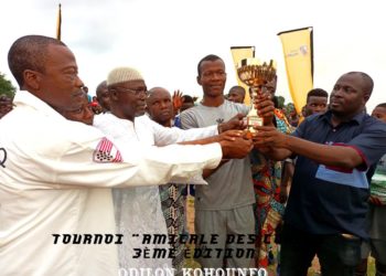 Parakou- Finale du tournoi “Amicale des Coachs” : As Titirou remporte le trophée de la 3 ème édition. ( Pari gagné pour le parrain Tadjou-Dine Imorou)