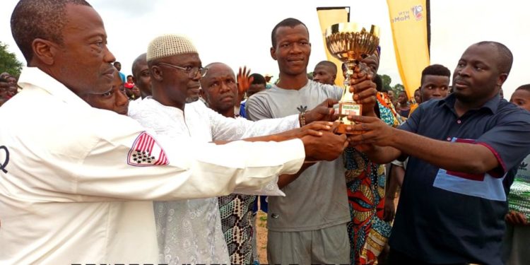 Parakou- Finale du tournoi “Amicale des Coachs” : As Titirou remporte le trophée de la 3 ème édition. ( Pari gagné pour le parrain Tadjou-Dine Imorou)