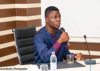 Junior Natabou : Le jeune entrepreneur en conférence à Parakou cet après-midi.