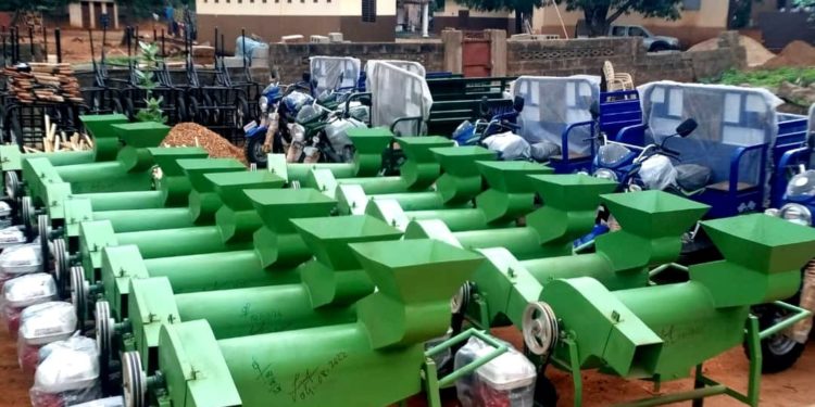 Agriculture – ATDA 6 : Le gouvernement accompagne des producteurs de manioc et de maïs dans le plateau.