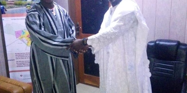 Leadership – Parakou : Junior Natabou élevé au rang de chevalier de la ville de parakou par le Maire Inoussa Chabi Zimé.