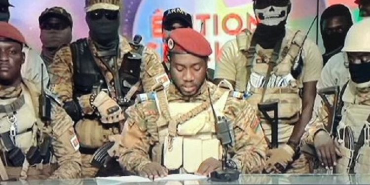 Burkina Faso-Coup d’État confirmé sur la chaîne nationale : Ibrahim Traoré, le nouvel homme fort du pouvoir !
