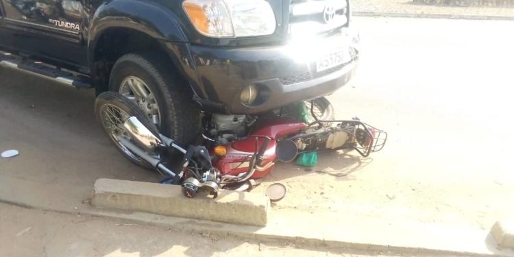 Sécurité routière : Nouvel accident au rond-point Hubert Maga de Parakou, d’importants dégâts et de blessés graves.