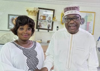 Législatives 2023 : Julia Akpaki reçoit les bénédictions de Boni Yayi.