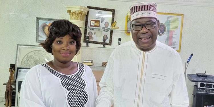 Législatives 2023 : Julia Akpaki reçoit les bénédictions de Boni Yayi.