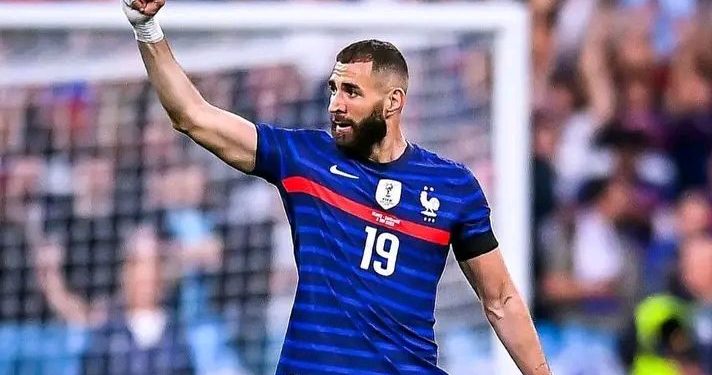 Football : Karim Benzema prend sa retraite internationale.