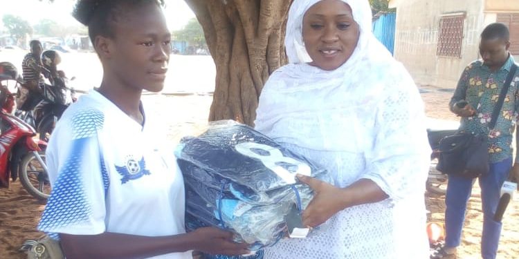 Législatives 2023 : Sidi Mouminatou accompagne l’As Leaders de Parakou.