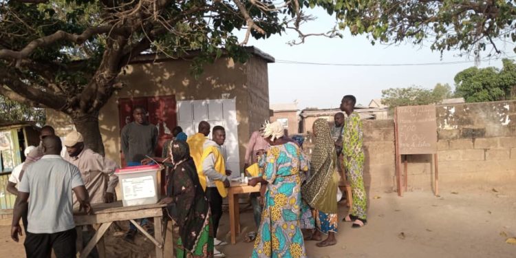 8 janvier – jour du scrutin législatif : Ça gronde dans le rang des électeurs dans l’Alibori.