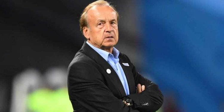 Football : Gernot Rohr remplace Michel Dussuyer.