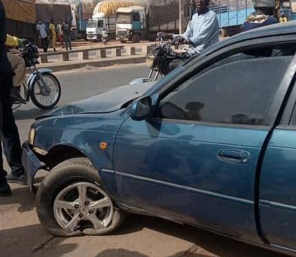 Parakou : Accident de la route entre une voiture de police et un camion benne.