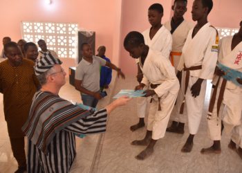 Bénin : En tournée dans le nord, l’Ambassadeur Shukan visite des Projets de Coopération Financés par USA dans l’Alibori.