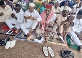 Parakou-l’Aïd el kebir : Djibril Mama Cissé et Dr Adamou Mama Sambo ont communié avec les fidèles de Zongo.