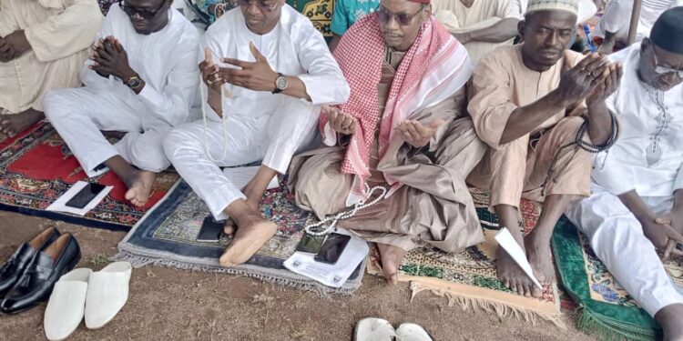 Parakou-l’Aïd el kebir : Djibril Mama Cissé et Dr Adamou Mama Sambo ont communié avec les fidèles de Zongo.