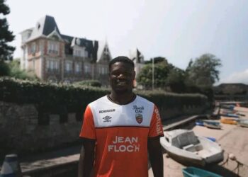 Football : Tosin Aiyegun rejoint le FC Lorient.