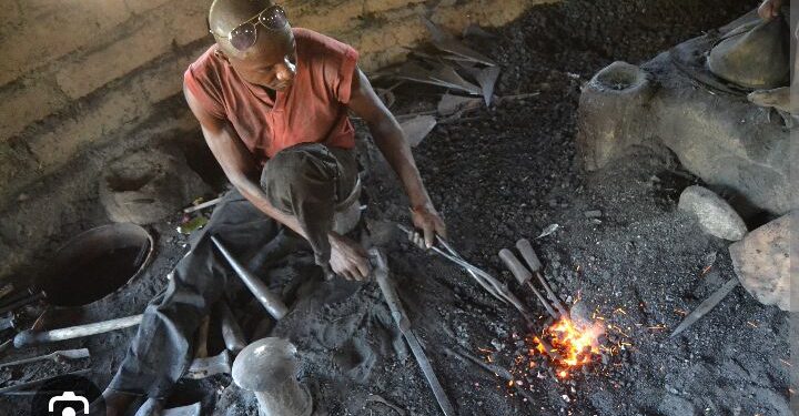 Interdiction d’exportation de ferraille au Bénin : La réaction d’un forgeron de Parakou.