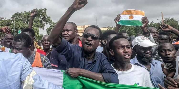 Niger : Les partisans de Mohamed Bazoum manifestent contre la junte.