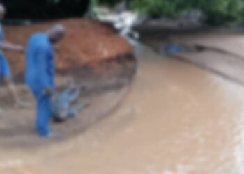 Ouèssè : Les eaux de ruissellement tuent un enfant de 14 ans.