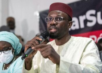 Ousmane Sonko : En grève de la faim, l’opposant sénégalais admis à l’hôpital.