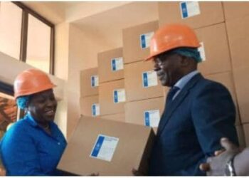 Mise en œuvre du PNASI: Le PAM valorise la production locale en achetant de l’huile fabriquée au Bénin.