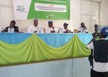 Les premiers Gestes qui Sauvent : Samou Seidou Adambi et l’ONG Change Global Word sensibilisent les conducteurs à 2 et 4 roues de Parakou.