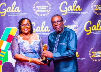 6 ème édition des Success Stories Awards : Ella Wama Directrice Pays Fondation Batonga Bénin distinguée Meilleure leadership féminin 2023.