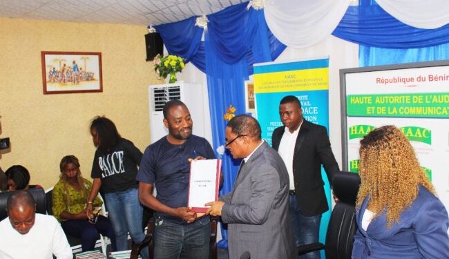 Media : LeParakois, Bluediamond TV et 44 autres médias autorisés officiellement par la Haac.