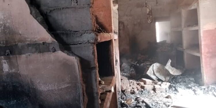 Incendie à l’hôpital de Malanville : le magasin des produits pharmaceutiques totalement consumé.