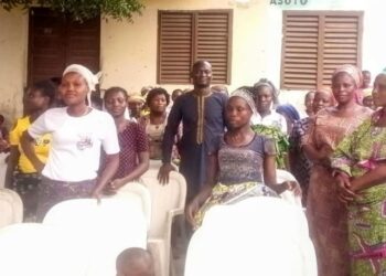 Bénin: Social à Sô-Ava, Dr Rodrigue Godonou offre des vivres à une centaine de femmes