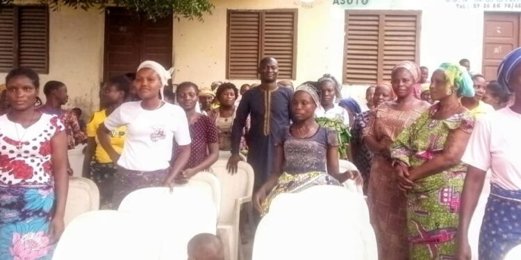 Bénin: Social à Sô-Ava, Dr Rodrigue Godonou offre des vivres à une centaine de femmes