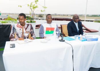 Cotonou : L’ambassadeur burkinabé David Kabré échanges avec ses compatriotes résidents au Bénin.