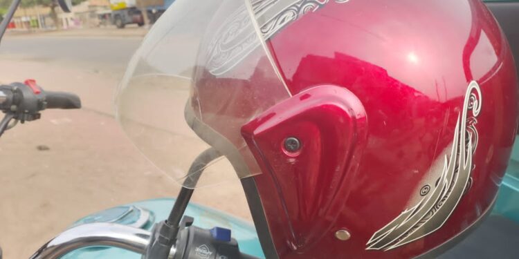 Obligation du port de casque : Les vendeurs de casques profitent de la situation.