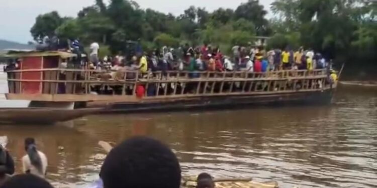 Centrafrique: le naufrage d’une péniche fait plusieurs dizaines de morts et de disparus.