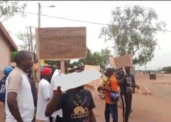 1er mai à Parakou : La police disperse des travailleurs avec des gaz lacrymogènes.